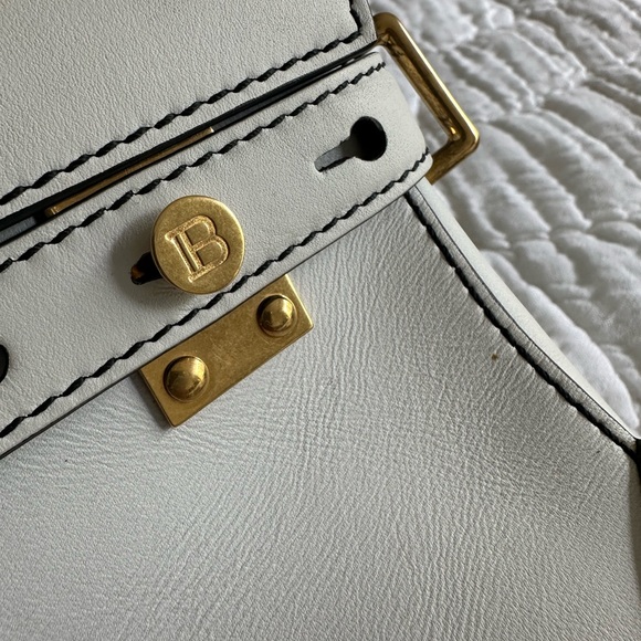 Balmain, white leather off shoulder or Crossbody bag. - Picture 6 of 16